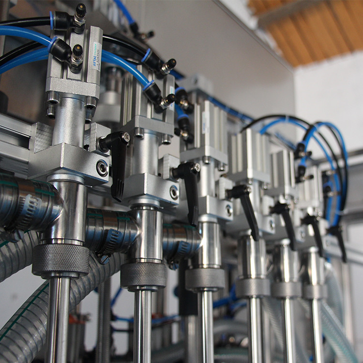  riempitrice di bottiglie di olio